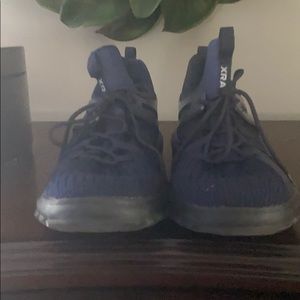 COPY - Men’s size 12 blue tennis shoe all but new